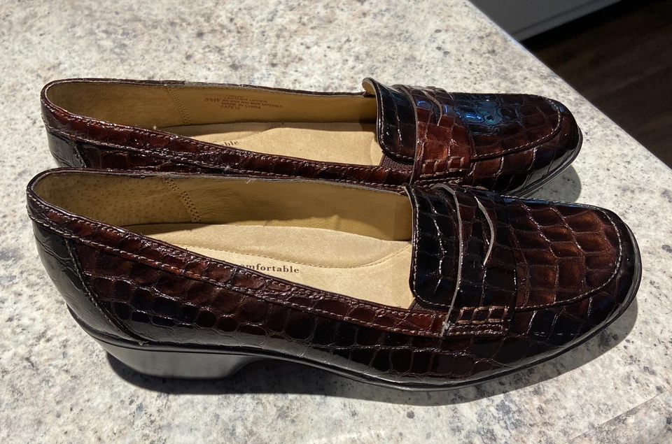 Softspots Womens Penny Loafers Size 8 Brown Patent Leather Upper - Image 2 of 4
