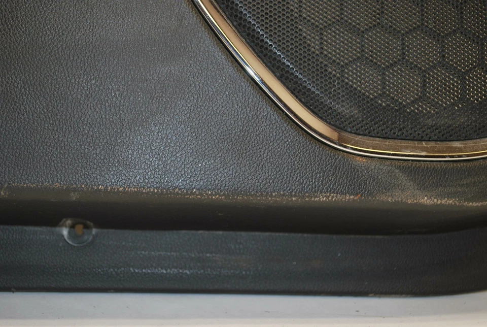 2015-2017 GMC YUKON XL 1500 后左驱动侧门板装饰黑色原始设备制造商 — 第 2/4 张图片