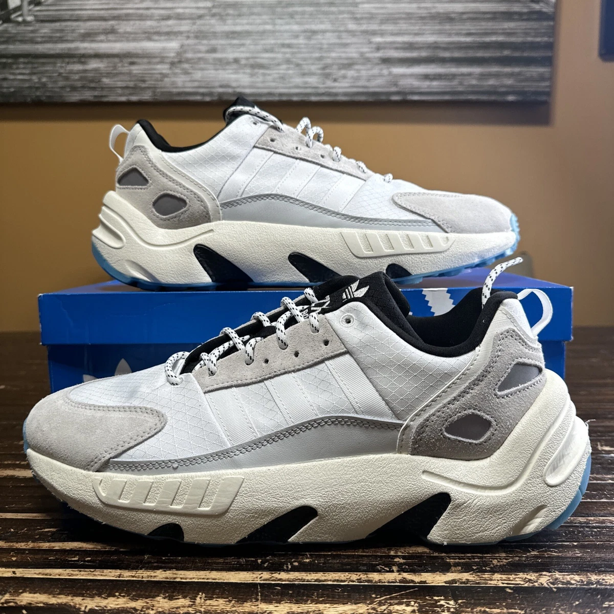 Preços baixos em adidas ZX 22 Boost Crystal White Blue | eBay