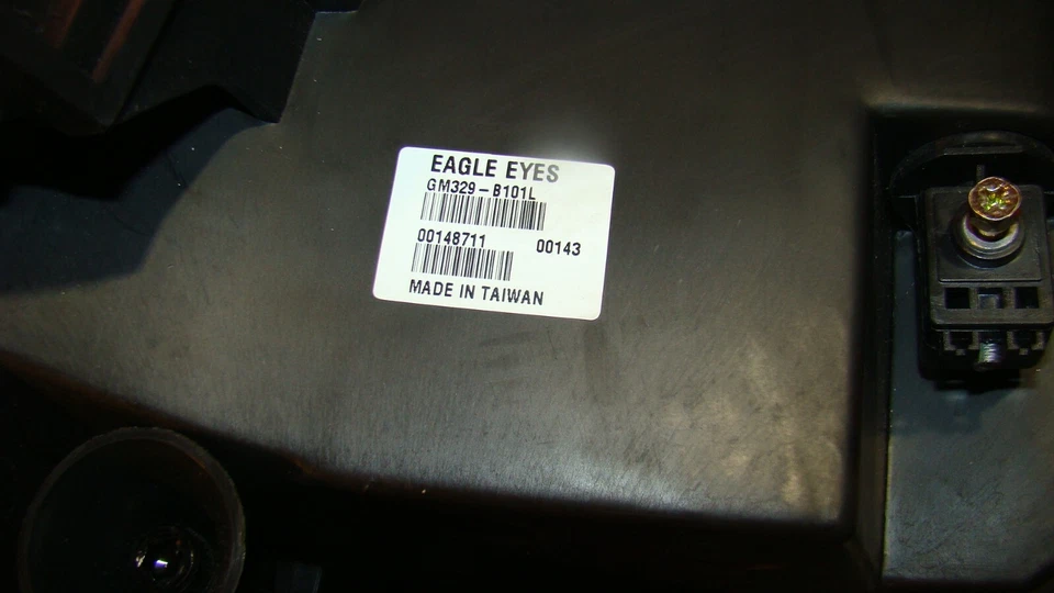 Conjunto de faros izquierdos para conductor Eagle Eye GM329B101L para Cadillac CTS 2003-2007 Foto 2 de 4