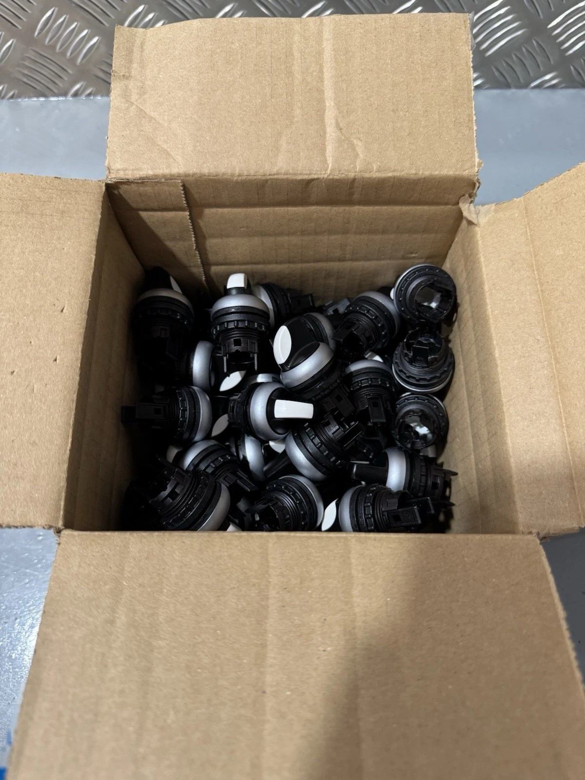 50x Eaton Moeller M22-WRK3-SONRL Modular Pushbutton Selector Switch Head New 4