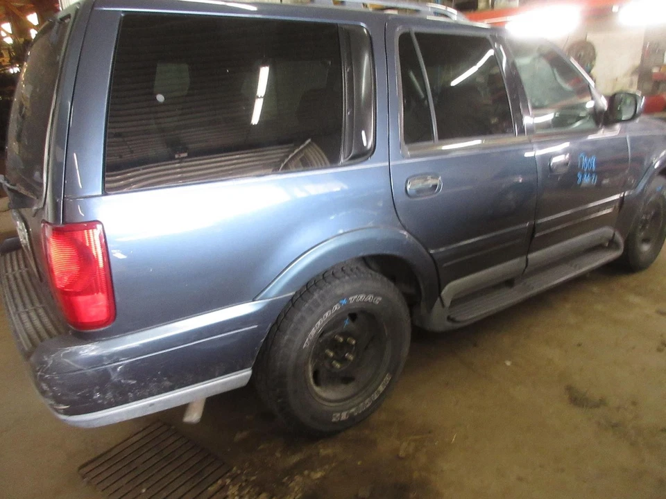 Used Rear Left Door Assembly Rear Side fits: 1999 Lincoln Navigator electric Rea - Imagem 2 de 4