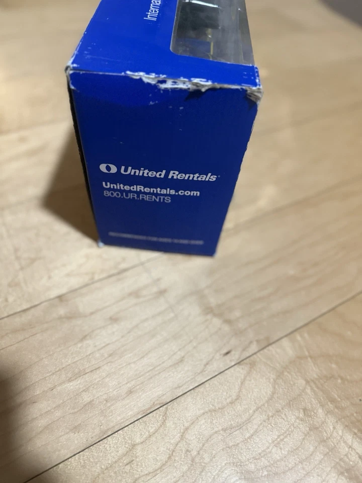 United Rentals Collector’s Series XVI T&T con estuche topadora y bolso de mano Club Car Foto 4 de 4