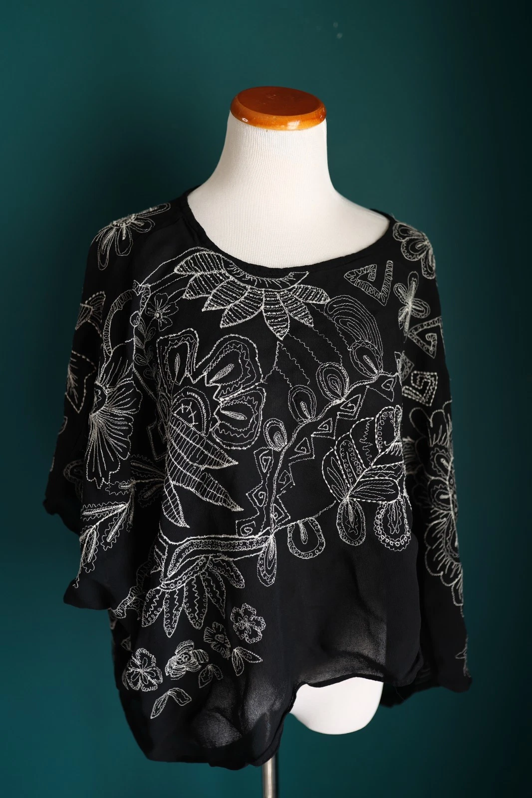 Chico's Black White Sheer Floral Poncho Kimono Embroidered Whimsigoth Witchy