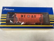 Athearn #63817 HO scale "DT&I” PS 2600 covered hopper Rd.#11116