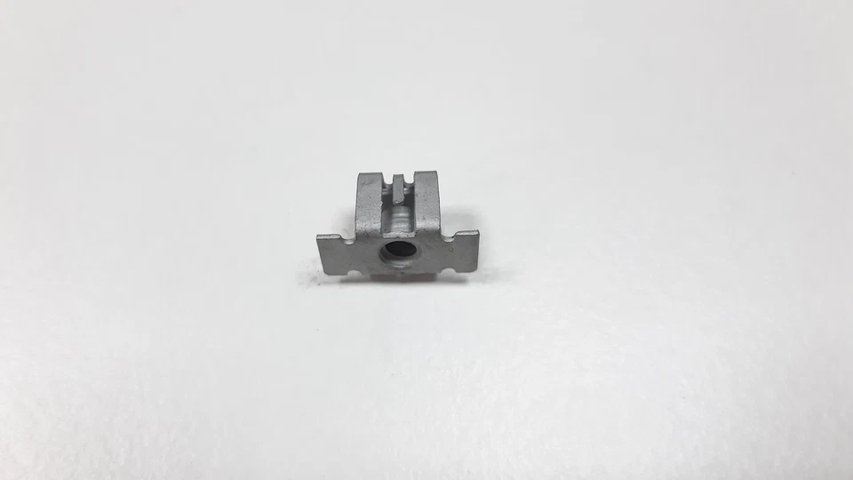 10 PIEZAS GM Yukon Tahoe Escalade Cascada parachoques delantero tuercas en U 11609952 Foto 2 de 4