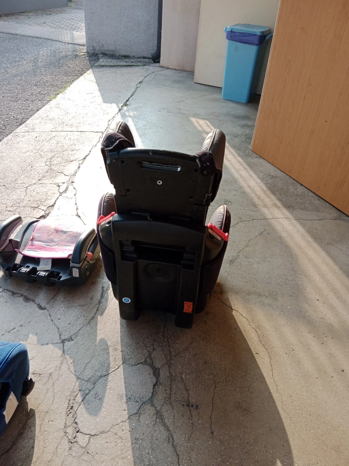 Seggiolino auto per bambini, adatto a un peso da 15 a 36 kg. Solo x 15 - 36 kg