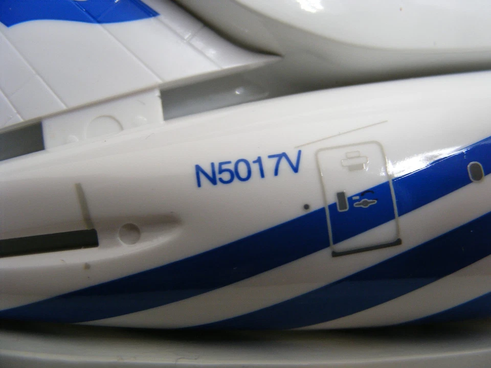 New! SkyMarks SKR119 Boeing World Tour Boeing 777-300ER, reg. N5017V - 1:200 - Image 3 of 4