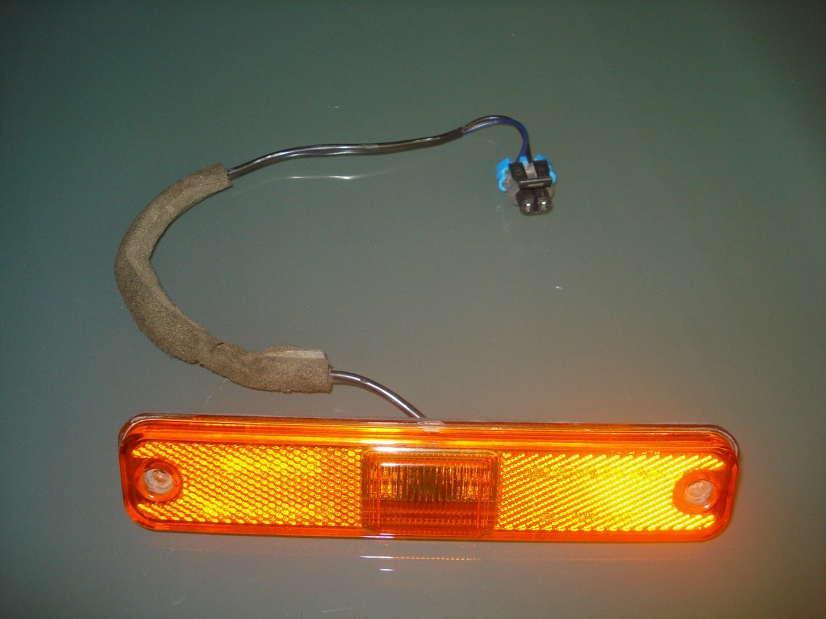 切手29 Hummer H2 Side Light 25952319 Rear Most Side Marker Light