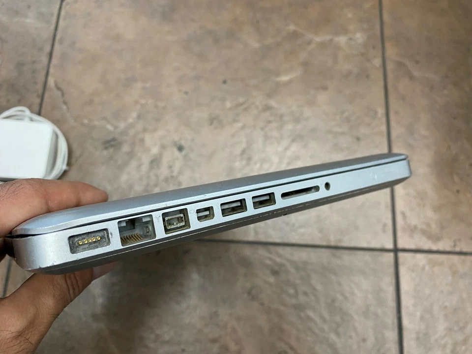 Apple MacBook Pro 13.3" Laptop Intel Core 2 Duo 2.26 GHz 2GB - Image 4 of 4