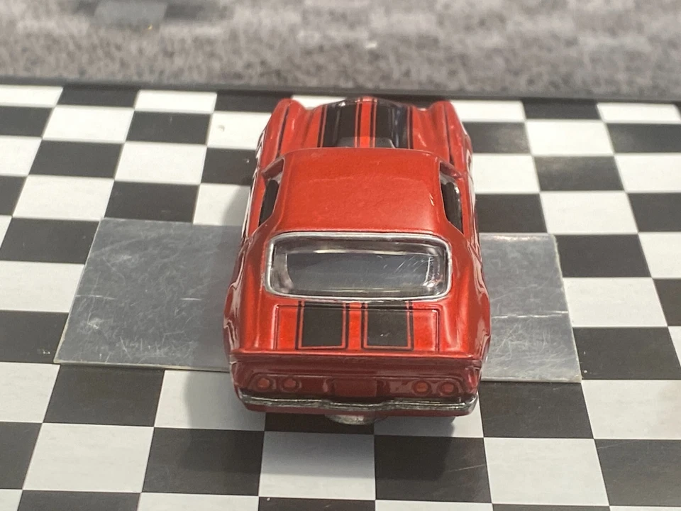 Chevrolet Camaro RS 1970 1/64 rojo con rayas negras neumáticos de goma M15 Foto 2 de 4