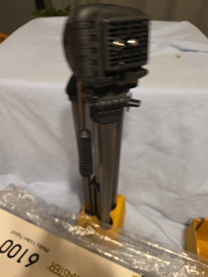 PROMASTER 6100 Adjustable Tripod - Image 2 of 4