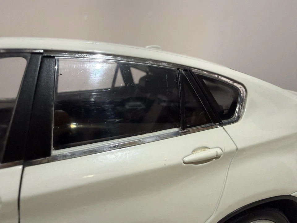 BMW X6 1/8 Welly - Immagine 3 di 4