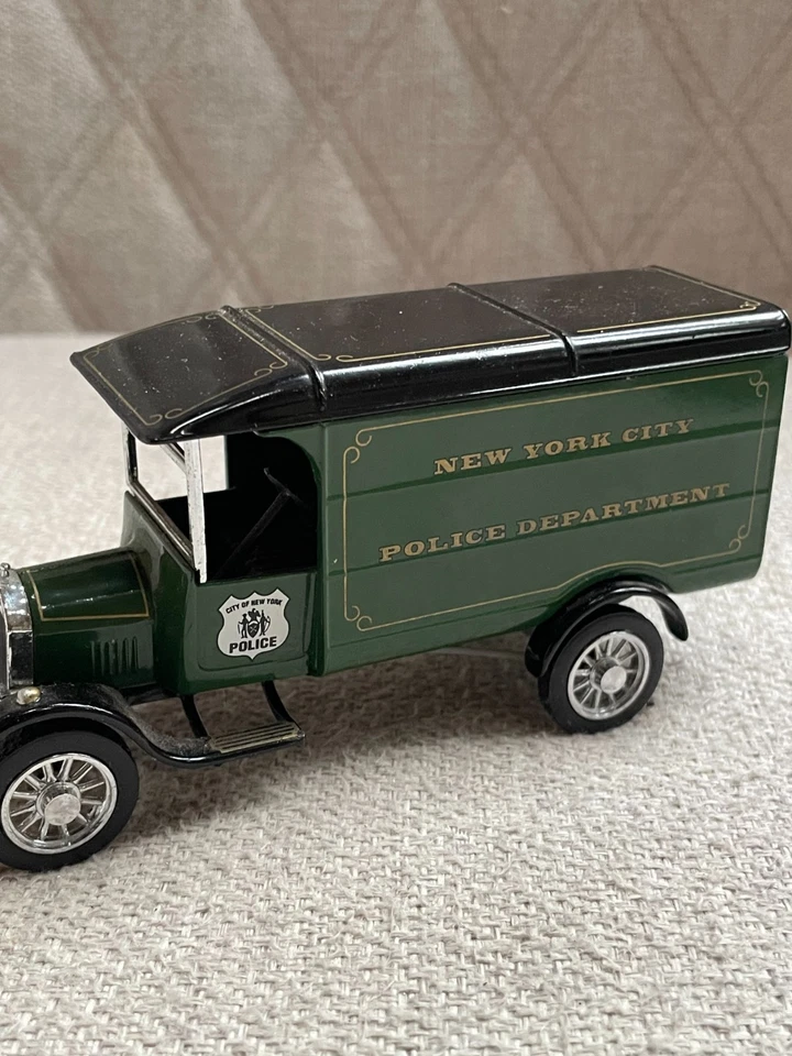 VINTAGE MATCHBOX 1926 FORD TT VAN NEW YORK CITY POLICE DEPARTMENT DIECAST CAR - Image 3 of 4