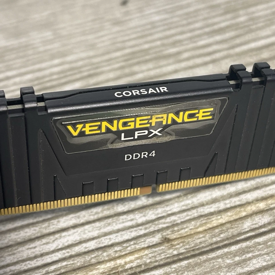 Corsair Vengeance LPX 8GB (1x8GB) RAM DDR4 2400MHz - Image 2 of 4
