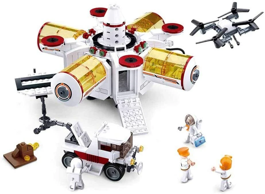 NEW Space Collection Lunar Station Brick Building Set 642pcs  B0739 - Image 3 of 3