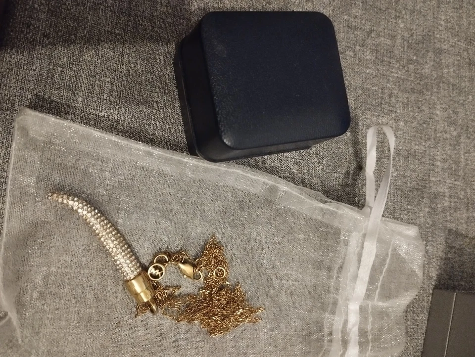 Wunderschöne Michael Kors Horn Kette Gold mit Steinchen - Bild 3 von 4