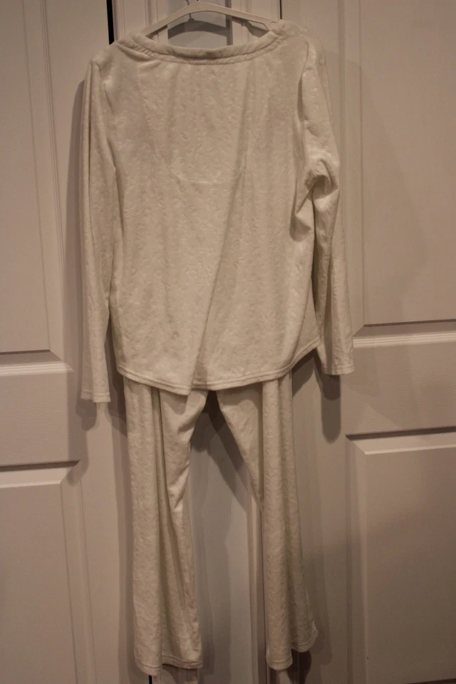 Conjunto de pijama feminino Nicole Miller veludo esmagado estampa de leopardo branco grande - Imagem 3 de 3