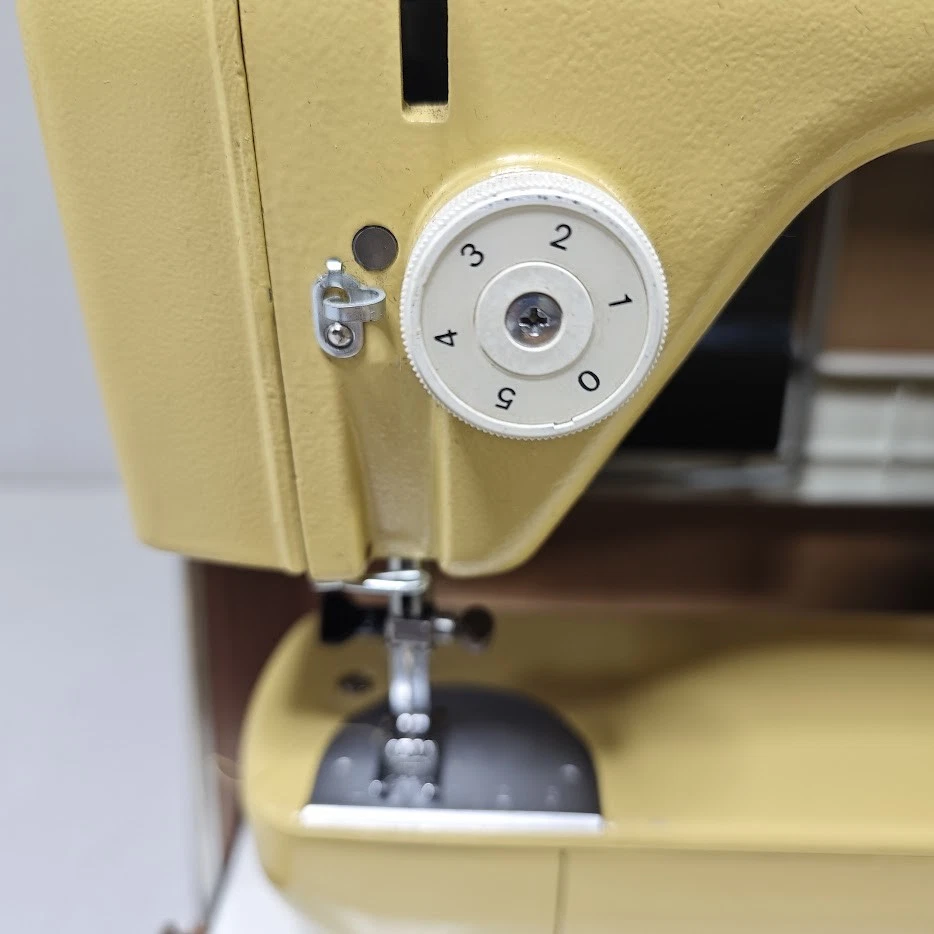 Máquina de coser Husqvarna Viking Husqvarnamatic 250 - tal cual, para piezas Foto 3 de 4