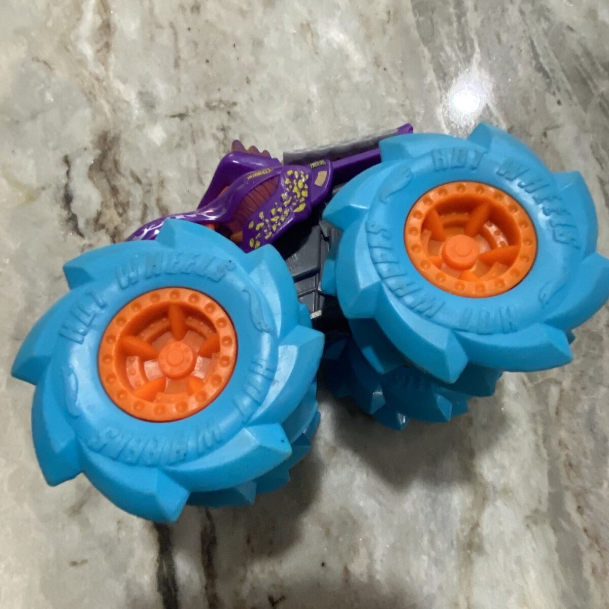 Hot Wheels Twisted Tredz Mega-Wrex - Lucky Duck Toys