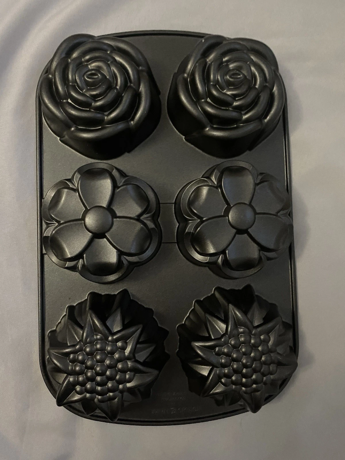 Nordic Ware Floral Bouquet Pan Cake 6 Cups Roses Daisies Sun Flowers Bundt USA