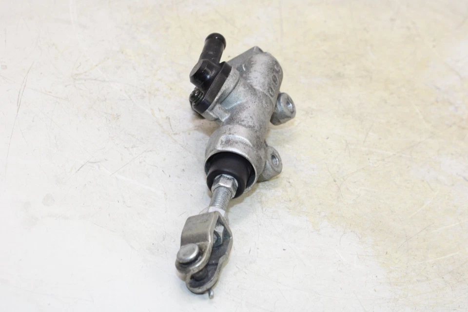 04-07 SUZUKI HAYABUSA GSX1300R OEM REAR BACK BRAKE MASTER CYLINDER - Image 4 of 4