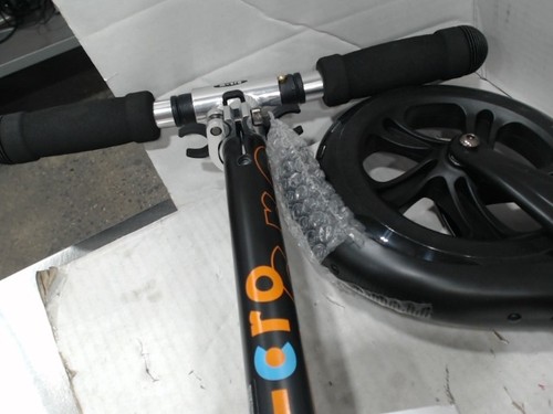 NewMissingBox - Micro Kickboard Classic Scooter, Black - Picture 4 of 6