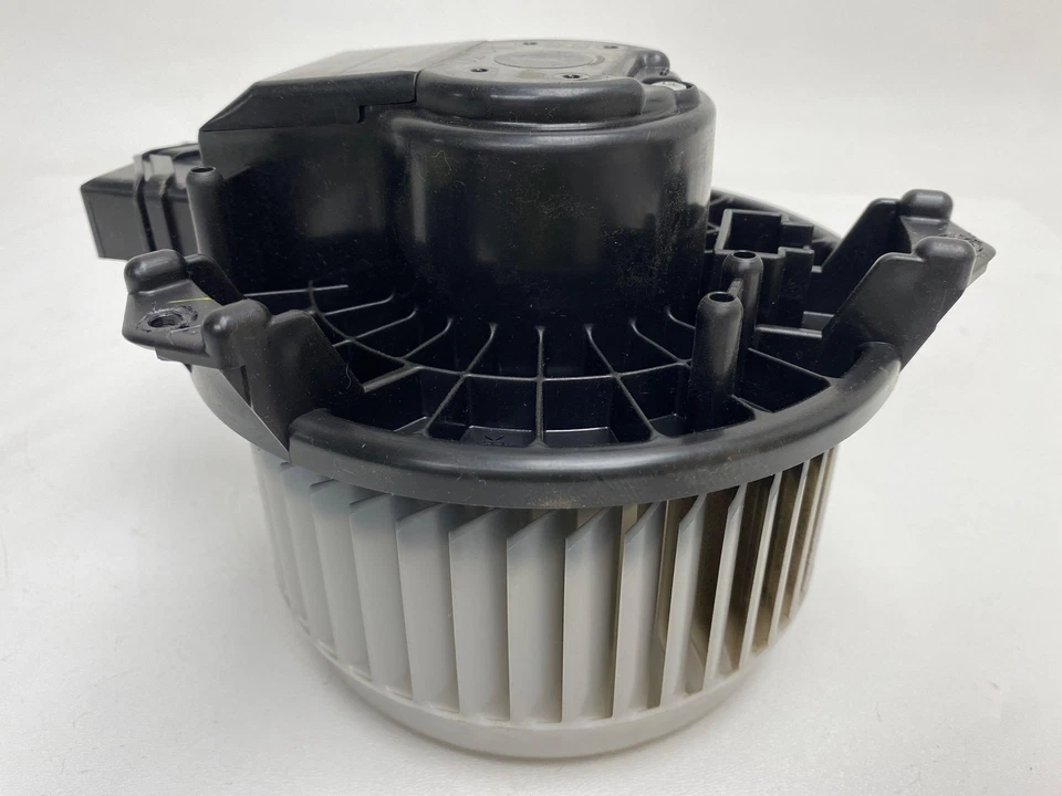 Motor soplador calentador de aire acondicionado para Toyota Yaris Htbk 2012-2019 Foto 3 de 4
