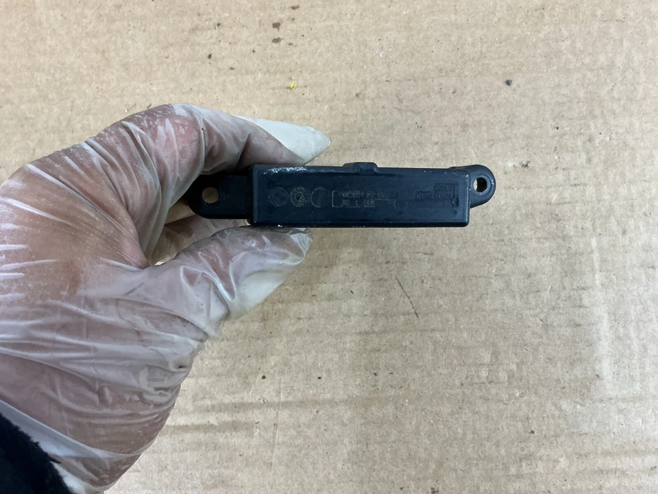 2010 - 2016 BMW 535i xDrive F10 Battery Power Distribution Module 9153418 OEM - Image 2 of 4