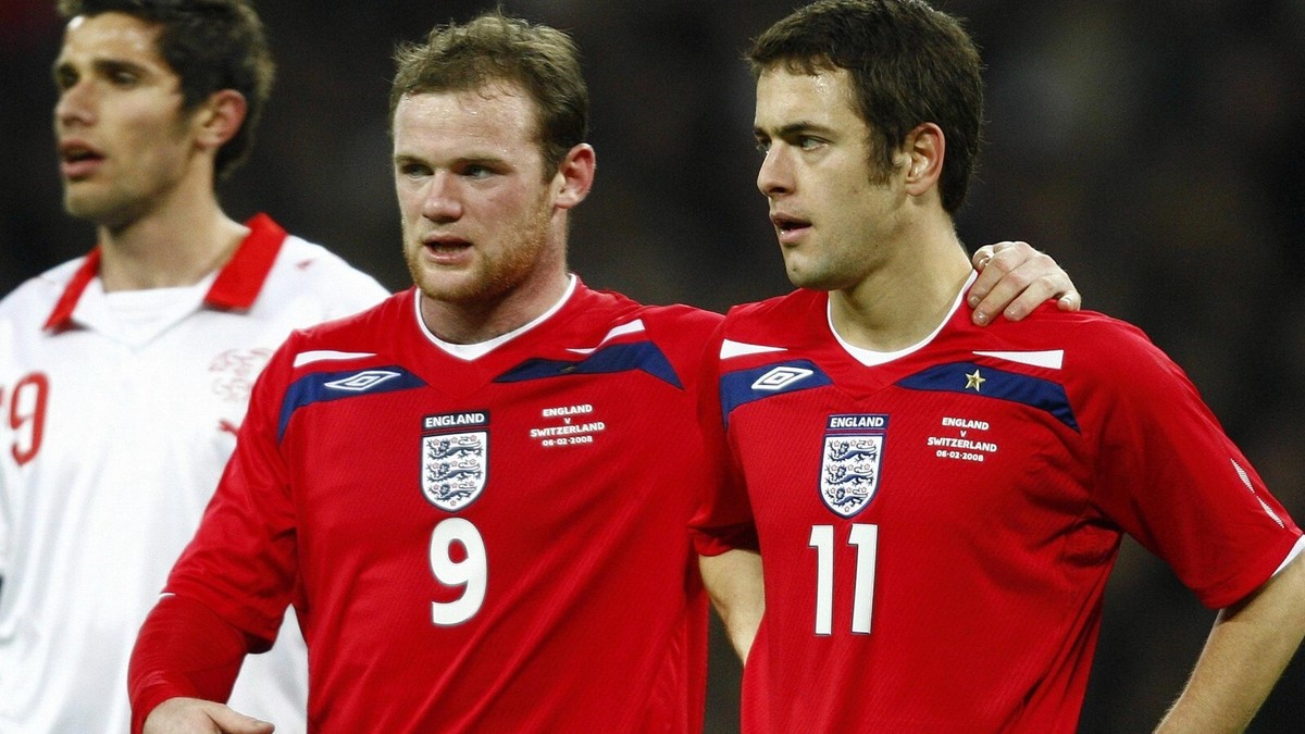 ENGLAND 2008 2010 AWAY FOOTBALL SHIRT SOCCER JERSEY RED L