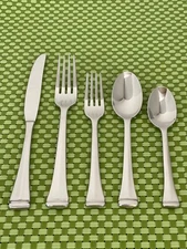 Oneida DORCHESTER Stainless 18/10 Glossy NEW Flatware SMART CHOICE E98N
