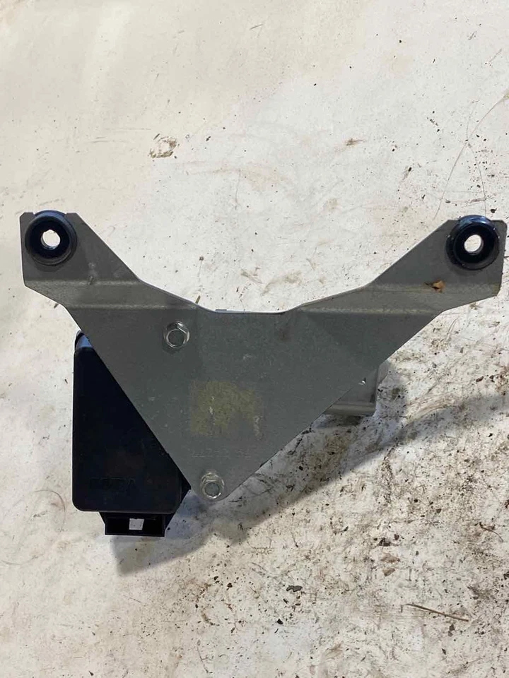 Used Back Glass Wiper Motor fits: 2005 Cadillac Escalade Grade C - Image 4 of 4