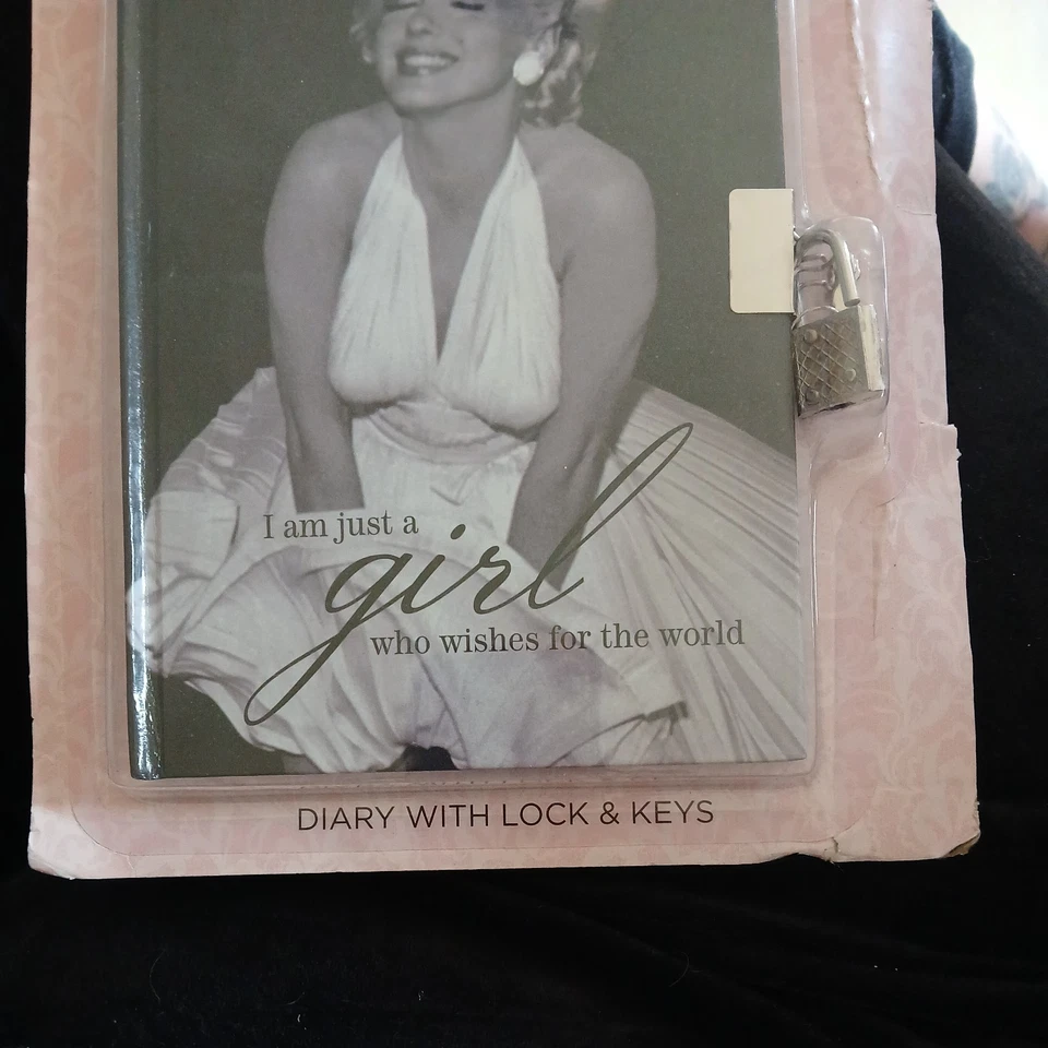 Marilyn Monroe I Am Just a Girl Who Wishes Diary with Lock and Keys *SEALED* - Image 3 of 4