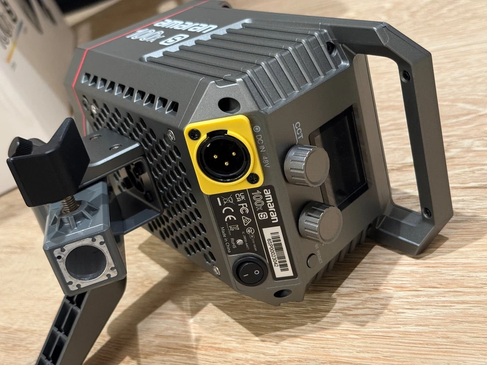 Aputure Amaran COB 100X S bi-color Bowens Mount COB LED 2700k-6500k - Image 2 of 4