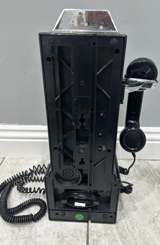 Wild & Wolf  1957 American Diner Style Vintage Telephone With Key not Tested - Image 2 of 4