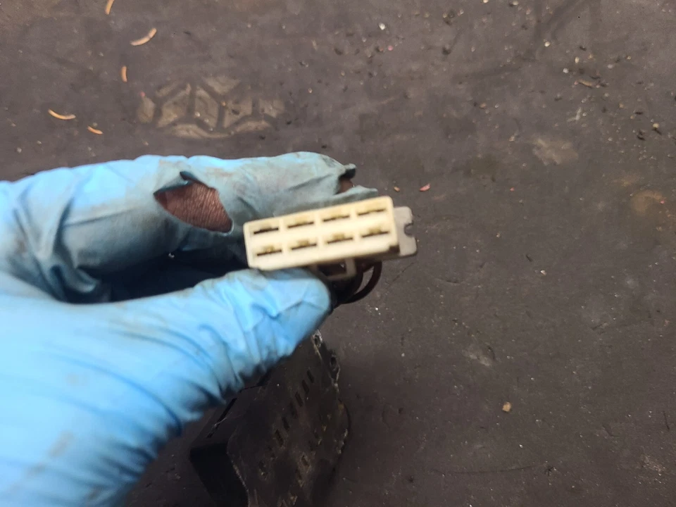 1977 Yamaha XS 360 XS360 Fuse box - Image 4 of 4