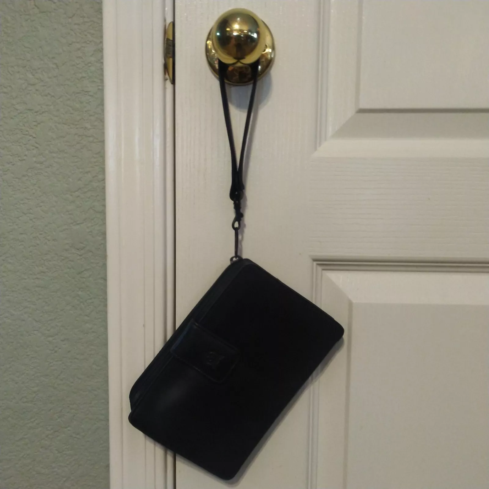 Sac à main Christian Dior en cuir noir souple avec bracelet portefeuille pochette