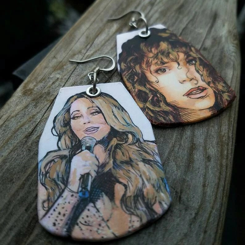 Mariah Carey Momentos a través de los años - Pendientes con encanto pintados a mano Foto 3 de 4