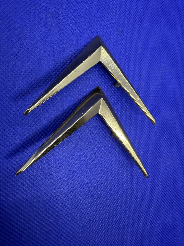 Logo insignia emblema trasero original Citroën Chevron AMI 8 1969/1978 ocasión - Imagen 3 de 4