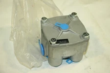 065104P R12 Type Valve 3/8 Ports Truck Part Bendix