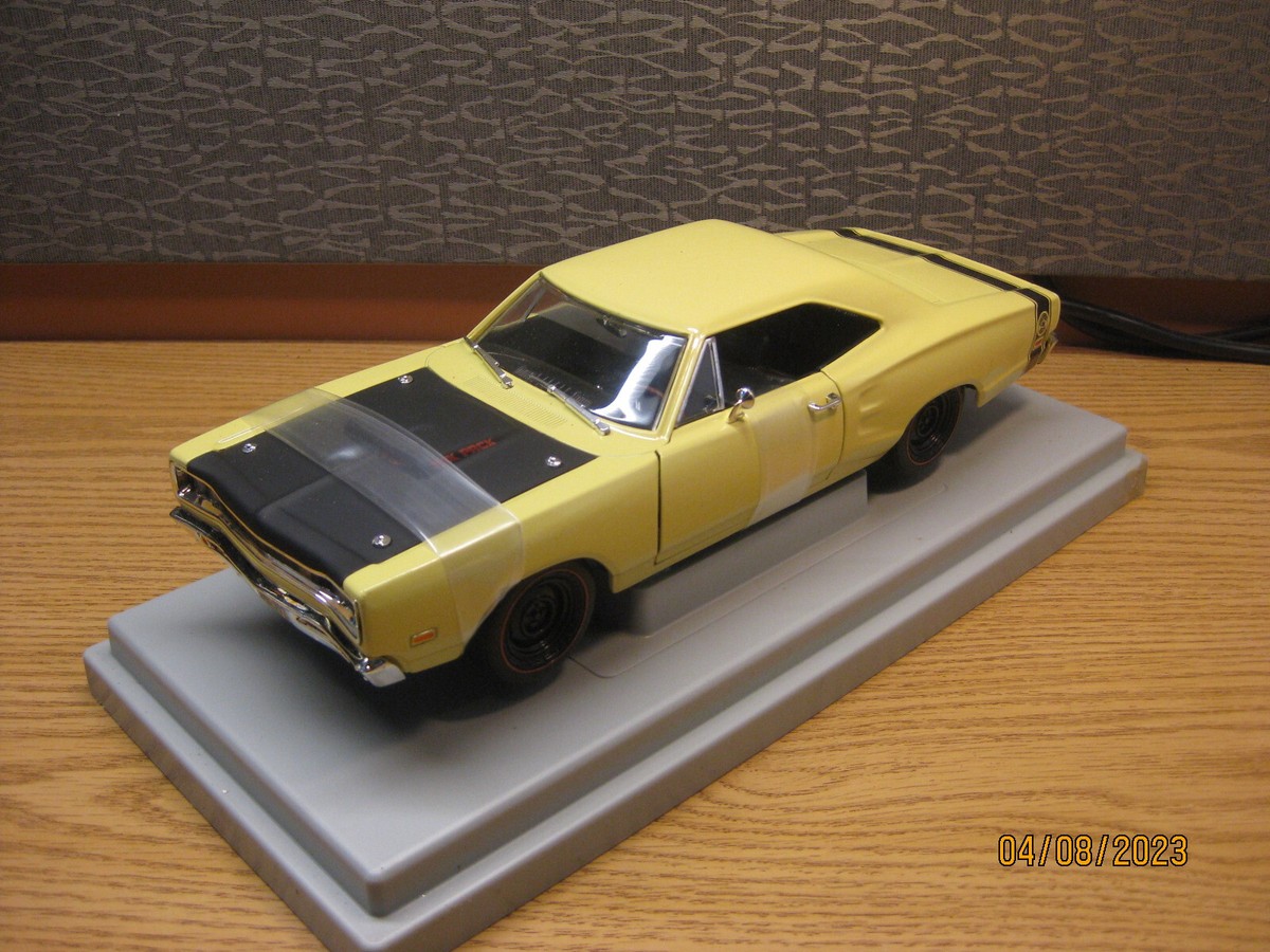1/18 SCALE 1969 DODGE SUPER BEE, IN YELLOW BY ERTL