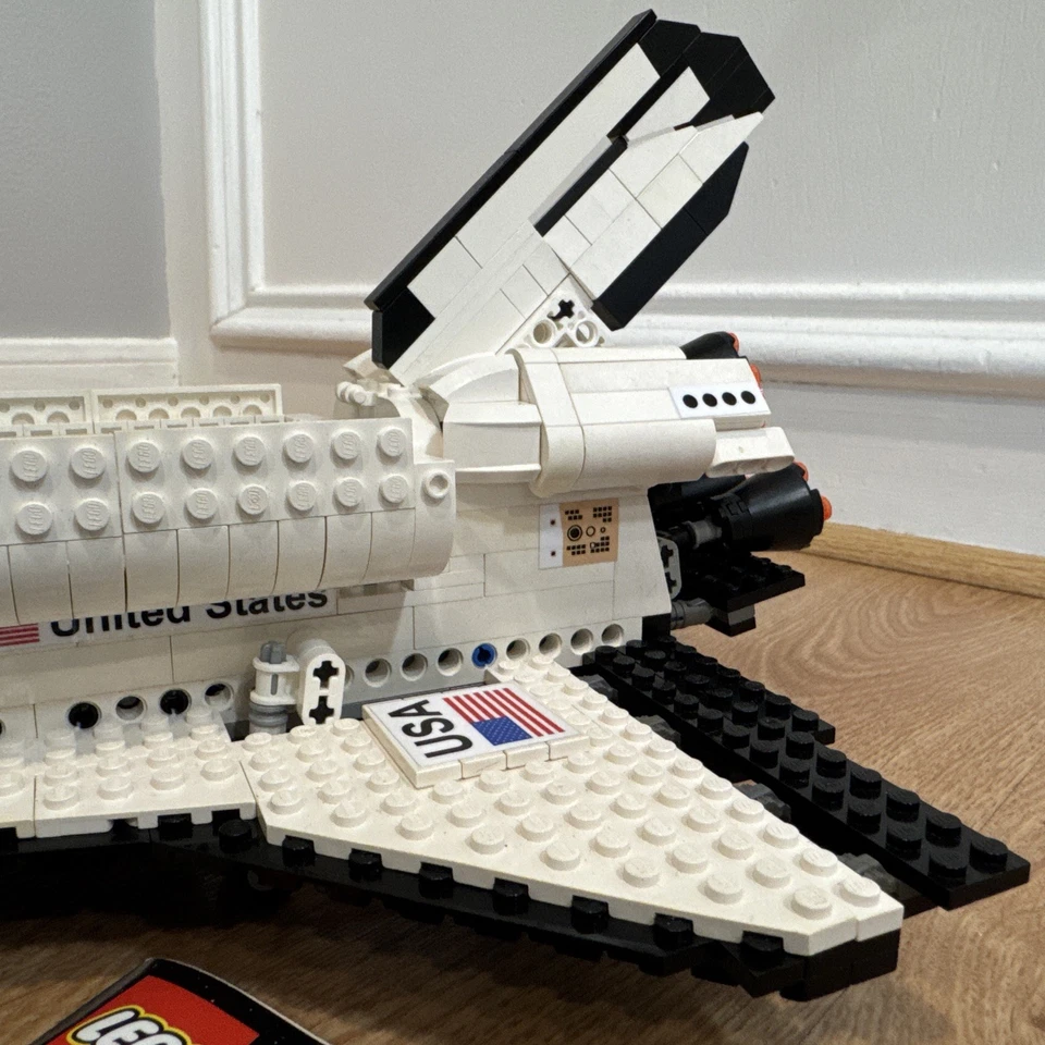 LEGO 7470 Space Shuttle Discovery-STS-31 99.99% Complete W/Instructions - Image 3 of 4