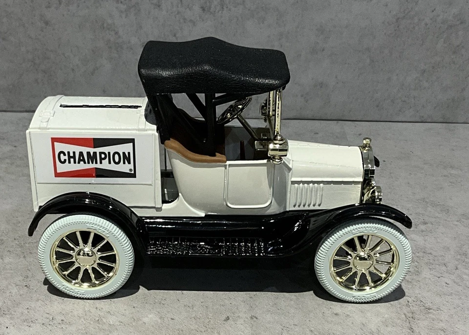 1918 Ford Runabout Champion Spark Plugs Ertl 1:25 Diecast Bank - Image 4 of 4