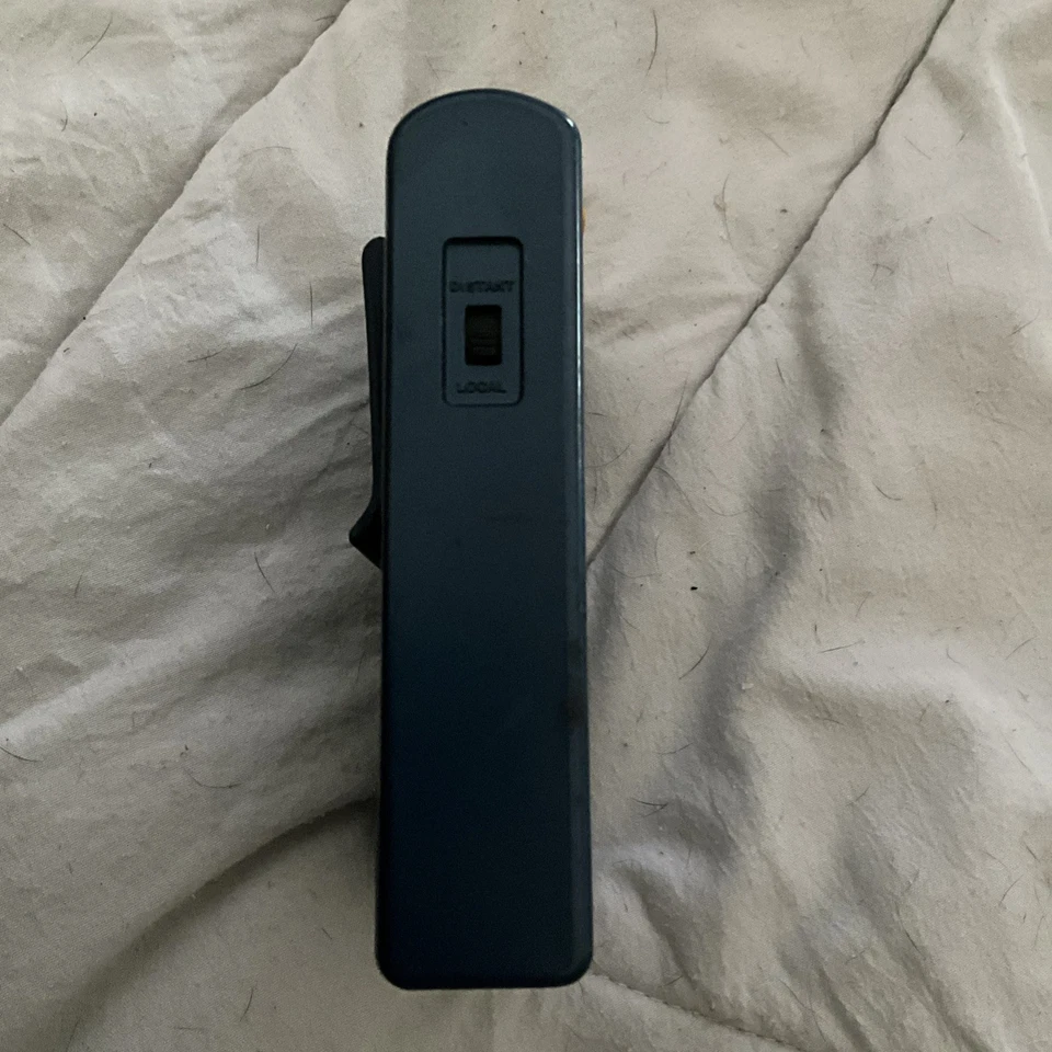 Primer modelo SONY FM WALKMAN SRF-40 FM 1980 funciona FM:76-90MHz Foto 3 de 4