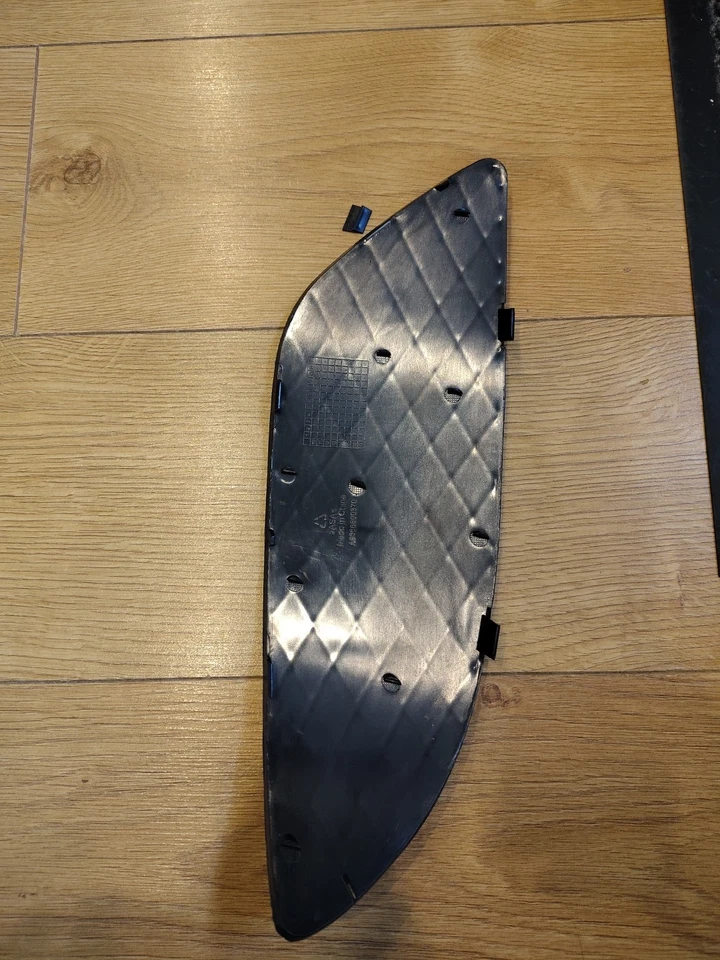 Mercedes Vito Viano  Fog Light Cover Trim 2010-2014 A6368800370L - Image 3 of 4