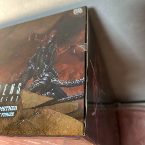NECA Genocide Red Alien Queen Ultra Deluxe Figure Extremely Rare From JAPAN - Picture 17 of 20