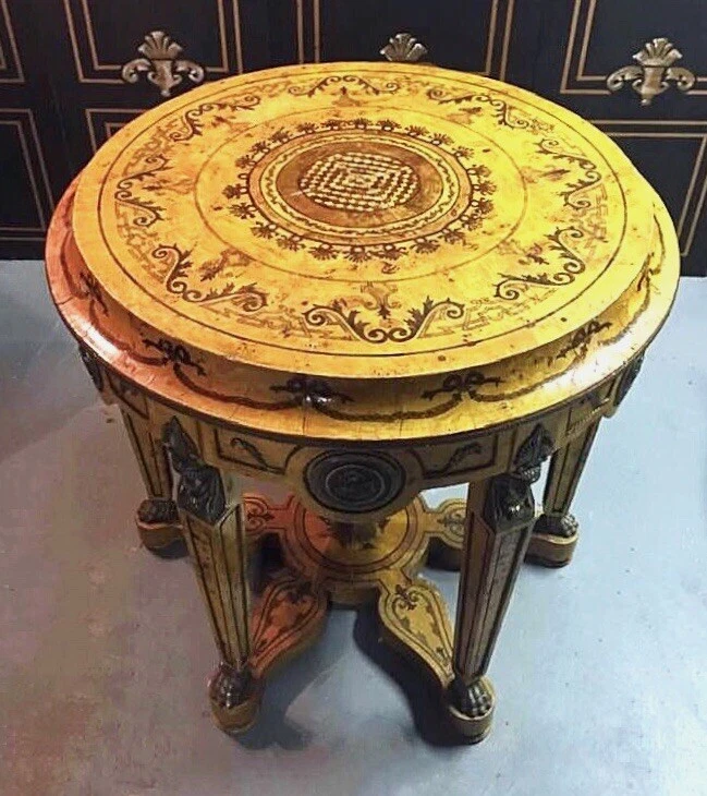 Mesa redonda con incrustaciones y salón central Ormolu del Alto Imperio Francés Foto 3 de 4