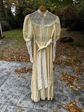 Vtg 1970s GUNNE SAX Romantic Renaissance Ivory Cream Lace Up Maxi Dress size 9