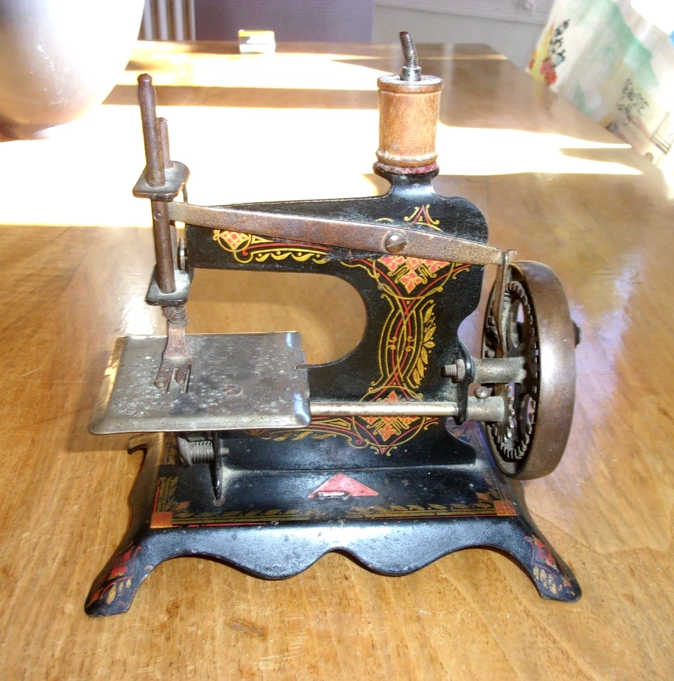 Ancienne machine à coudre enfant - JC Paris - lp  rvt - Photo 2/4