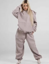 NEW Women’s comfrt sweatsuit color bark size medium 